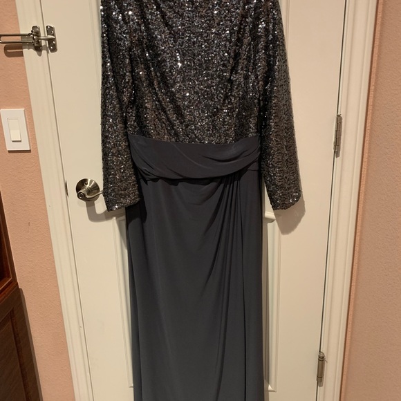 Flattering, comfortable Mother-of-the-Bride/Groom column gown in gray. - Picture 2 of 11